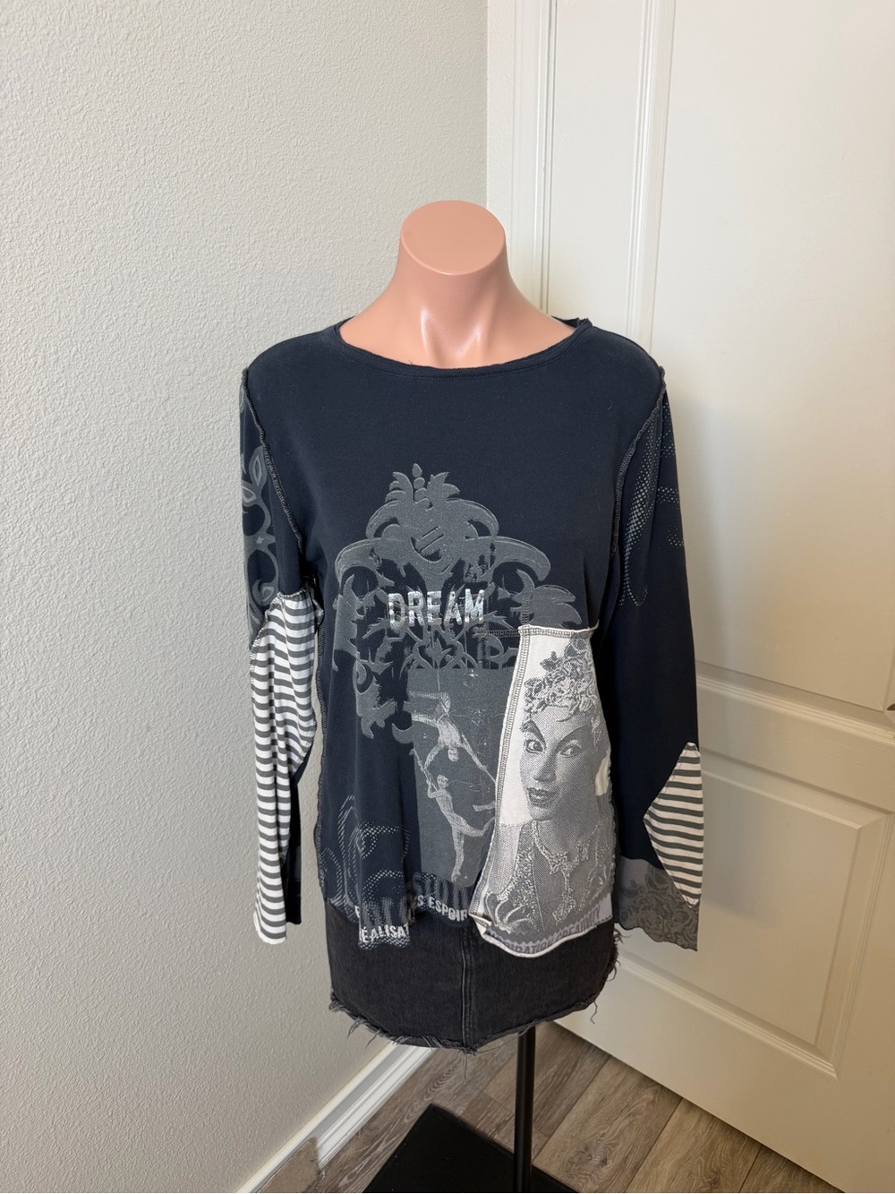 Cirque de Soleil Black Patchwork Graphic Long-Sleeve Top with 'Dream' Motif XXL